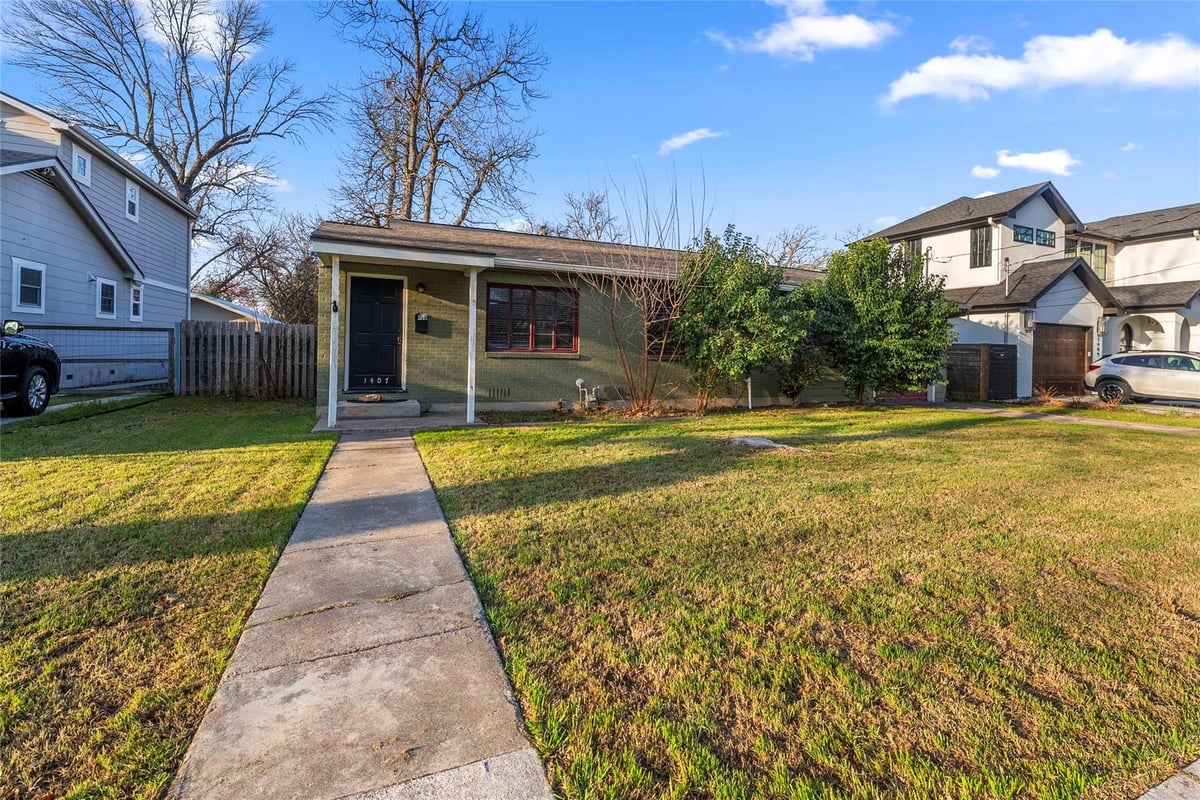 View 1407 Payne Ave in Violet Crown Heights Sec 02 Resub 1407 Payne Ave - property photo 1 - Luxury home in Violet Crown Heights Sec 02 Resub, Austin, TX