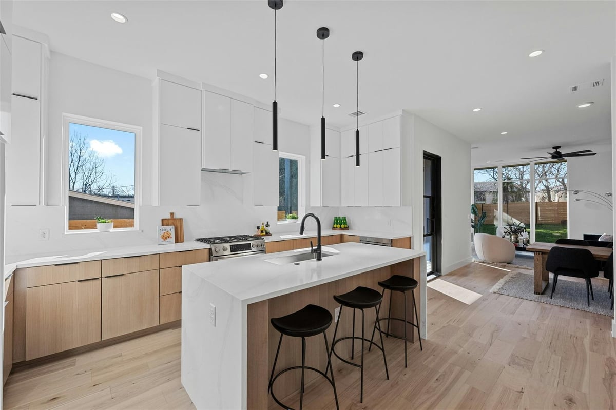 View 1407 Valleyridge Dr Unit #B in Southridge Sec 04 1407 Valleyridge Dr Unit #B - front exterior - Luxury home in Southridge Sec 04, Austin, TX