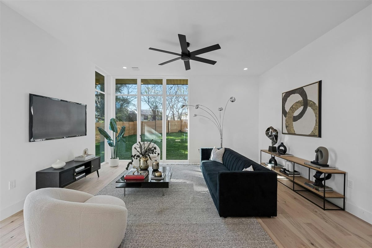 Living area at 1407 Valleyridge Dr Unit #B - 3 bed 2 bath home
