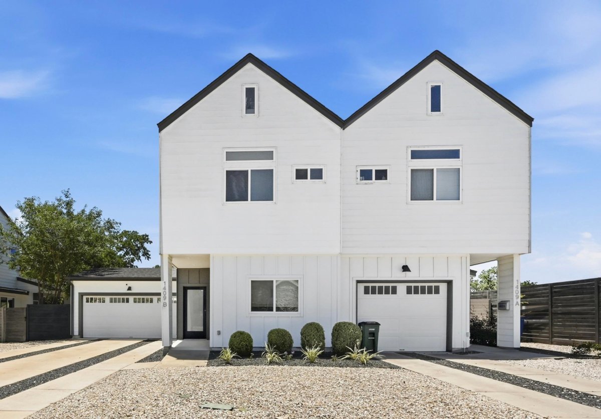 View 1409 Casey ST Unit #B in Banister Acres 2nd Resub Pt Lt 1409 Casey ST Unit #B - front exterior - Luxury home in Banister Acres 2nd Resub Pt Lt, Austin, TX