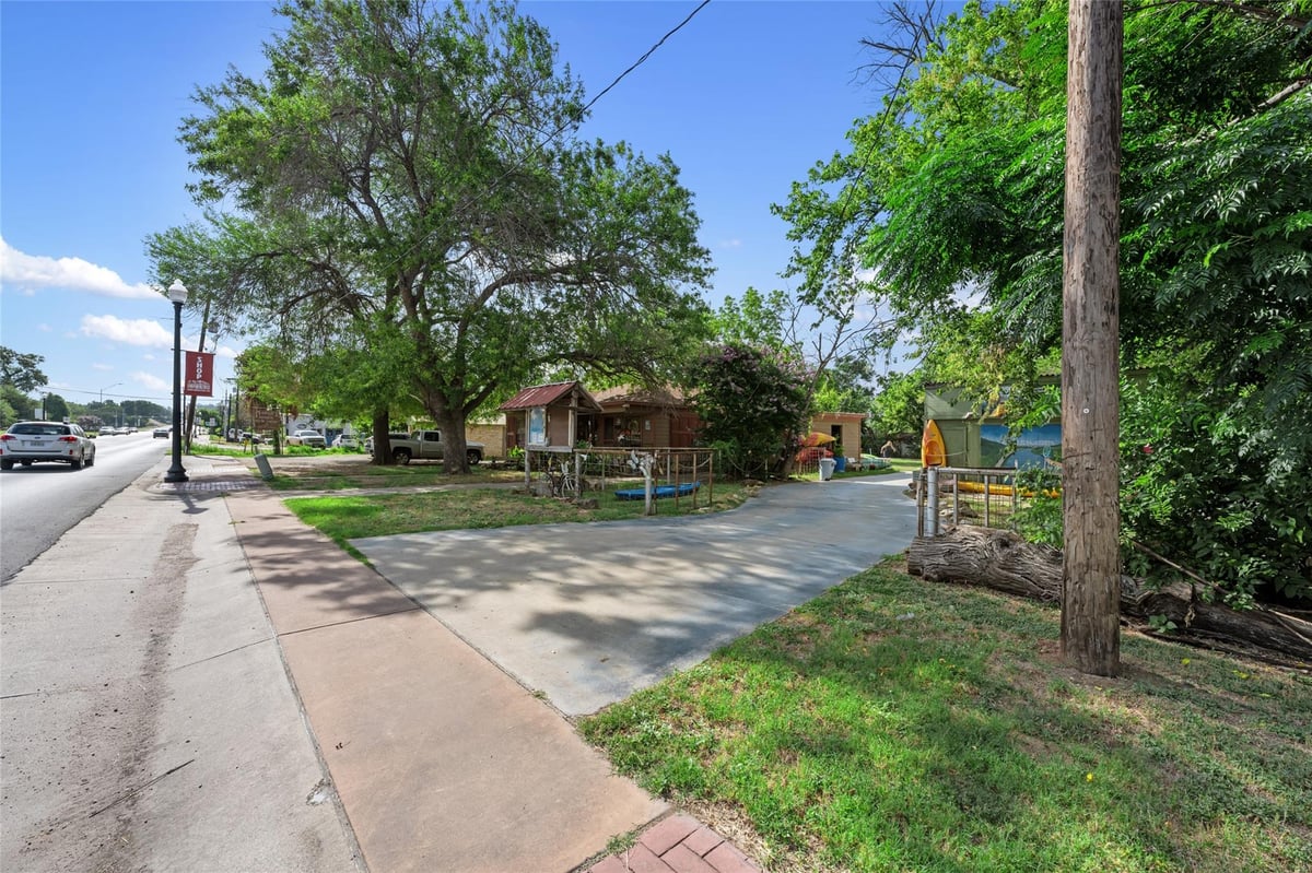 View 1409 Chestnut St in Building Blk 1409 Chestnut St - front exterior - Luxury home in Building Blk, Bastrop, TX