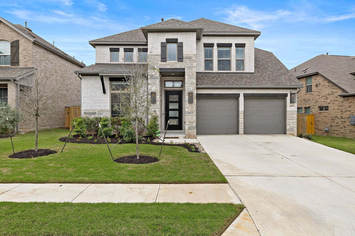 Living area at 1409 Golden Celebration Bnd - 5 bed 4 bath home