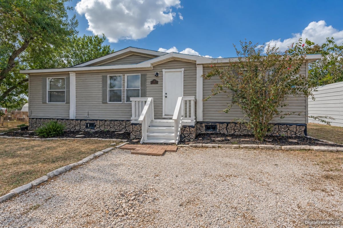 View 141 Davie LN in Marion 141 Davie LN - property photo 1 - Luxury home in Marion, Marion, TX