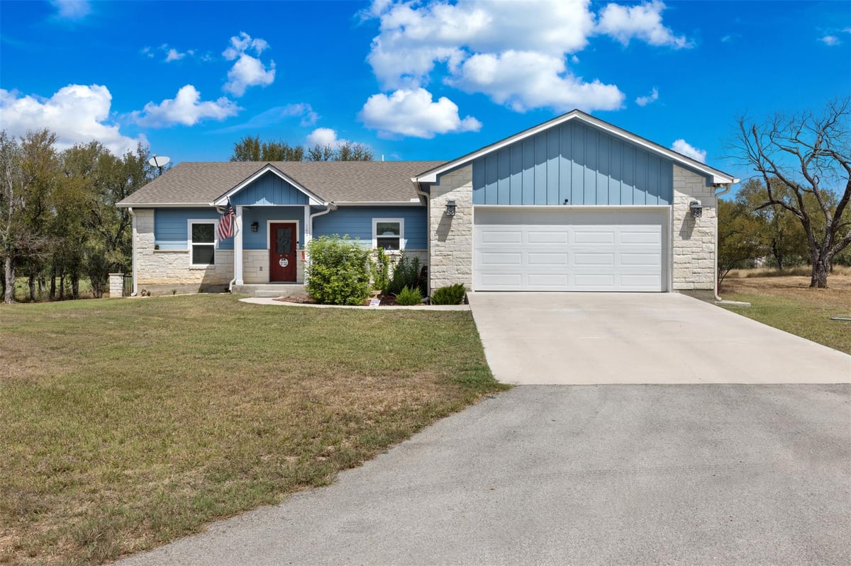 Primary bedroom at 141 Eagle Point Cv - 3 bed 2 bath home