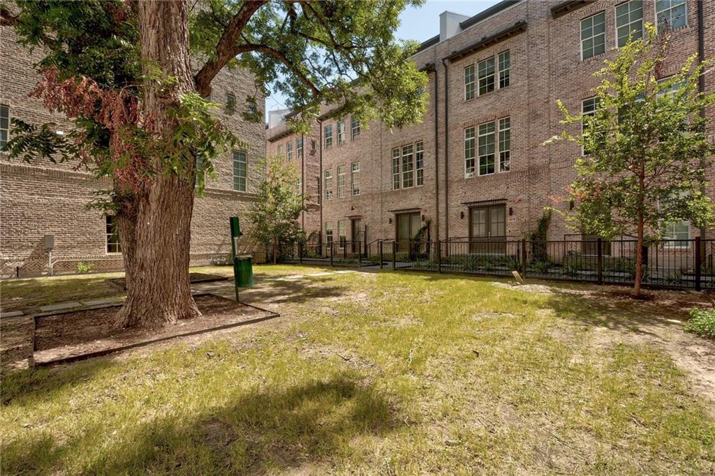 View 1411 Town Creek Dr Unit #12 in South Shore Pointe 1411 Town Creek Dr Unit #12 - front exterior - Luxury home in South Shore Pointe, Austin, TX