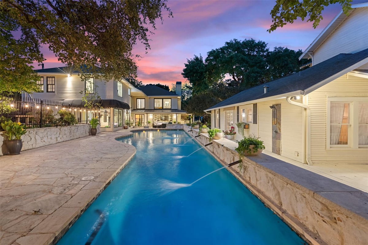View 1411 W 10th St in Division Z 1411 W 10th St - pool area with 1411 W 10th St in Austin - Luxury home in Division Z, Austin, TX