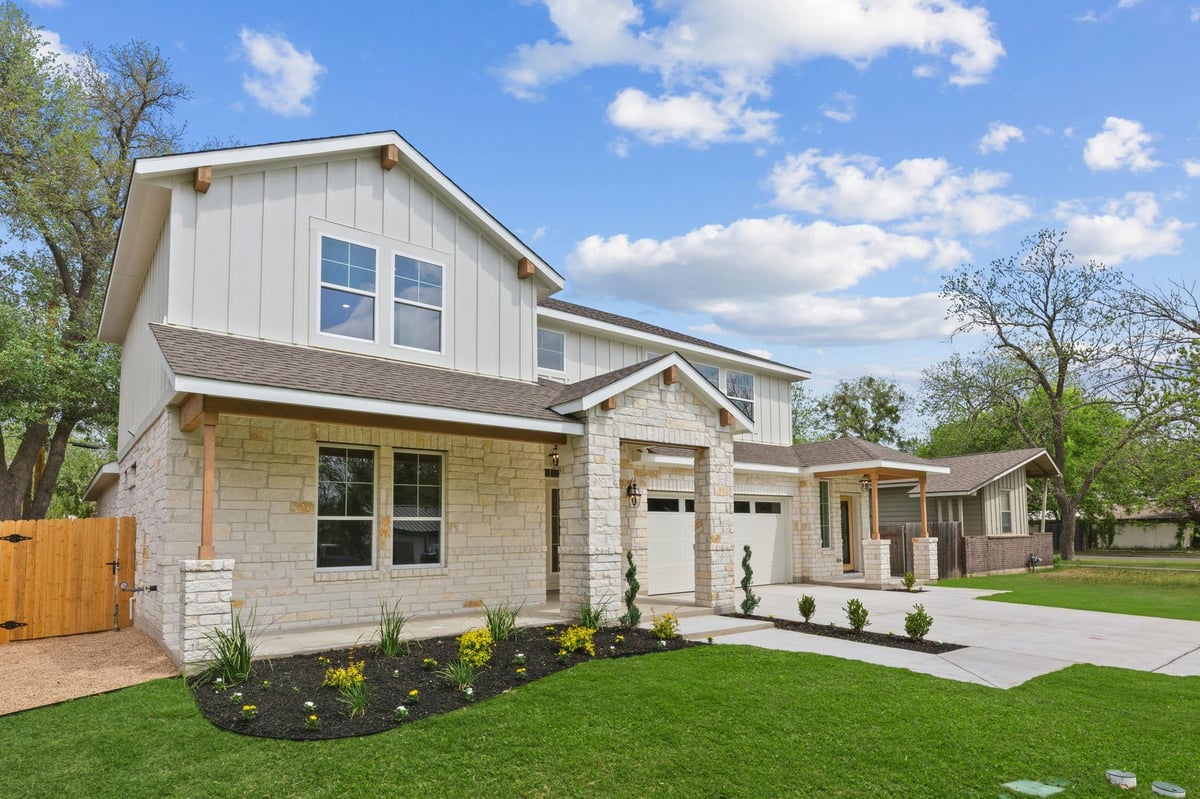 1412 Kent ST - property photo 1 - Luxury home in Walter C Smith Add, Taylor, TX