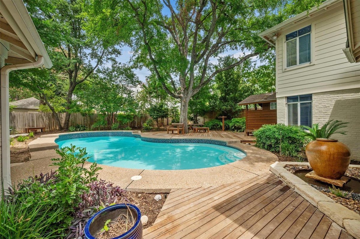 View 1412 Preston Ave in Pemberton Heights Sec 08 1412 Preston Ave - property photo 1 - Luxury home in Pemberton Heights Sec 08, Austin, TX