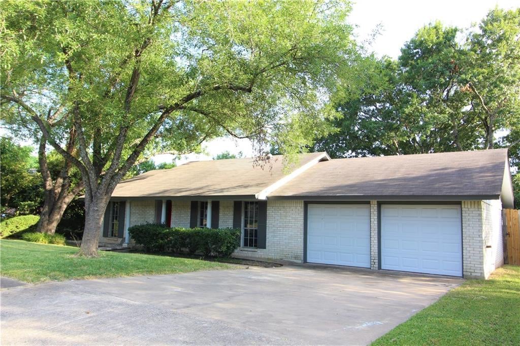 View 1413 Brighton Ln in Windsor Hills Sec 1 1413 Brighton Ln - front exterior - Luxury home in Windsor Hills Sec 1, Austin, TX