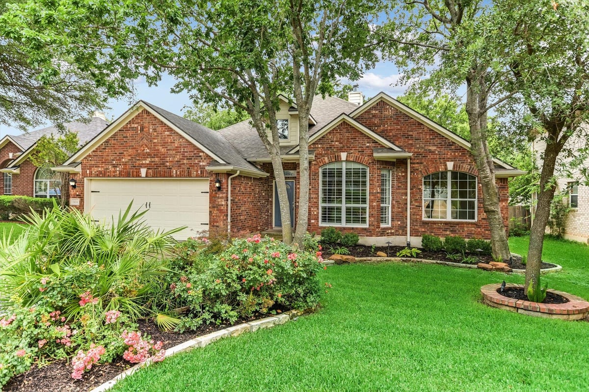 1414 Bull Horn LOOP - front exterior - Luxury home in Eagle Ridge Sec 14 Ph 01, Round Rock, TX