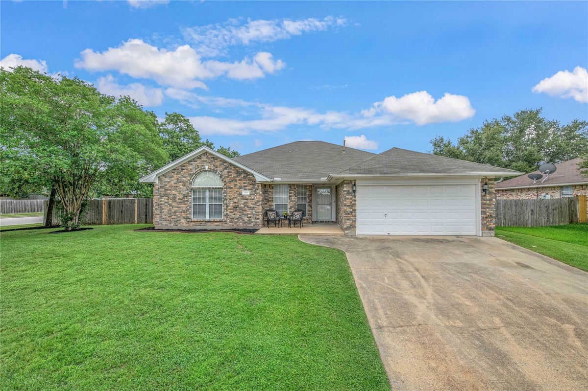 View 1414 Kernstown Ln in Shenandoah Ph 04 1414 Kernstown Ln - front exterior - Luxury home in Shenandoah Ph 04, College Station, TX