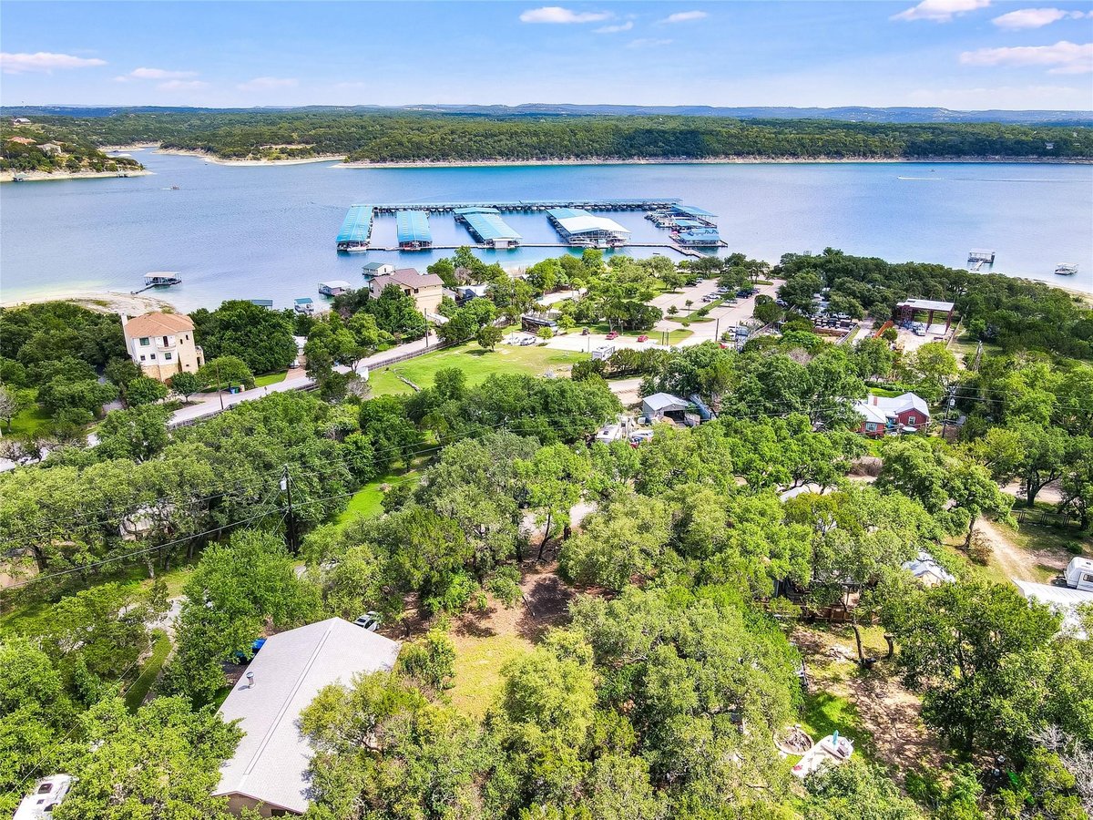 View 1414 Oak Hurst RD in Graveyard Point 1414 Oak Hurst RD - front exterior - Luxury lot in Graveyard Point, Austin, TX