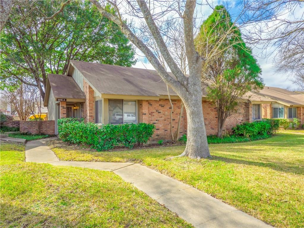 View 1415 W Braker Ln Unit #A in Gracy Meadow Condo Amd 1415 W Braker Ln Unit #A - front exterior - Luxury home in Gracy Meadow Condo Amd, Austin, TX