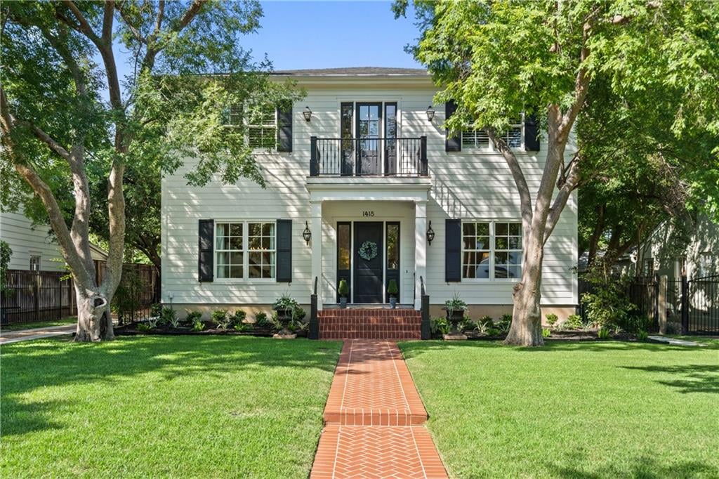 View 1418 Preston Ave in Pemberton Heights Sec 08 1418 Preston Ave - property photo 1 - Luxury home in Pemberton Heights Sec 08, Austin, TX