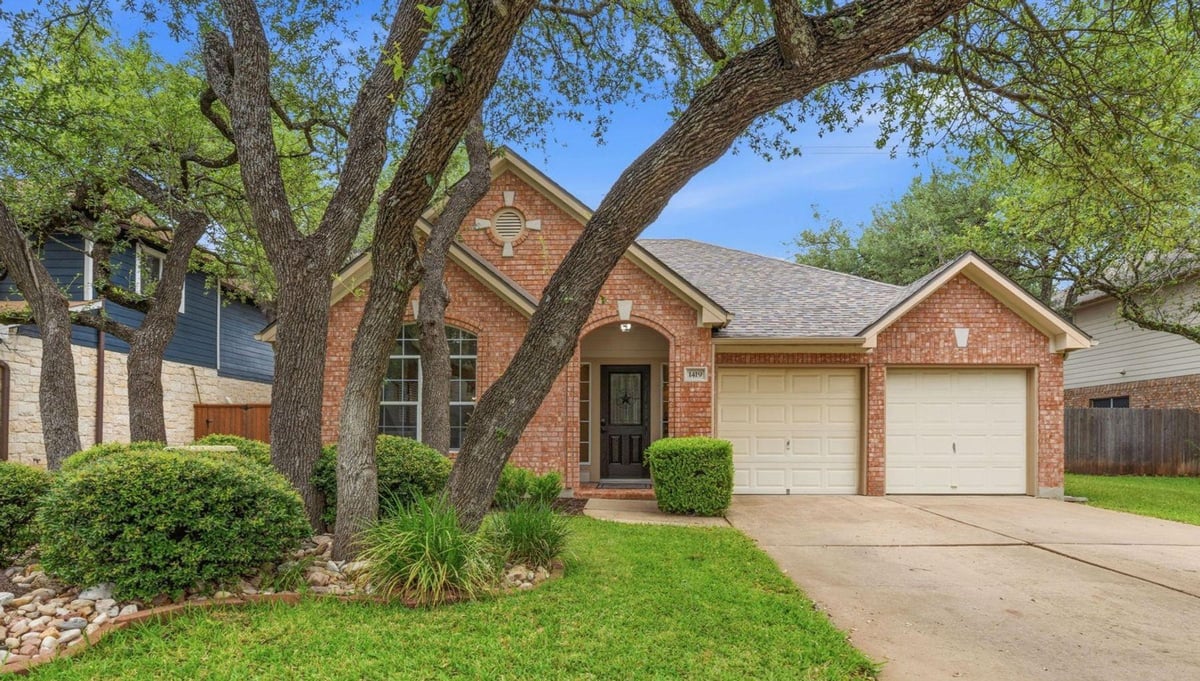 View 1419 Brian Wood DR in Oakwood Glen South 1419 Brian Wood DR - front exterior - Luxury home in Oakwood Glen South, Cedar Park, TX