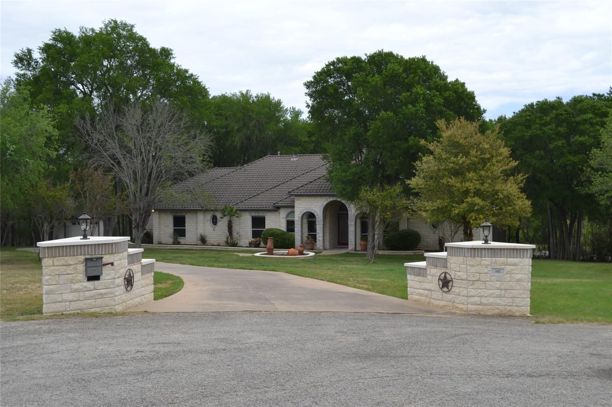 View 142 Llano CT in River Crossing (gated) 142 Llano CT - property photo 1 - Luxury home in River Crossing (gated), Cedar Creek, TX