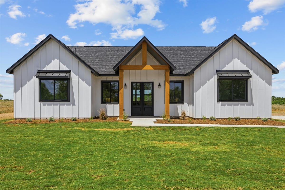View 1420 Barth Rd in Mesquite Meadows 1420 Barth Rd - property photo 1 - Luxury home in Mesquite Meadows, Dale, TX