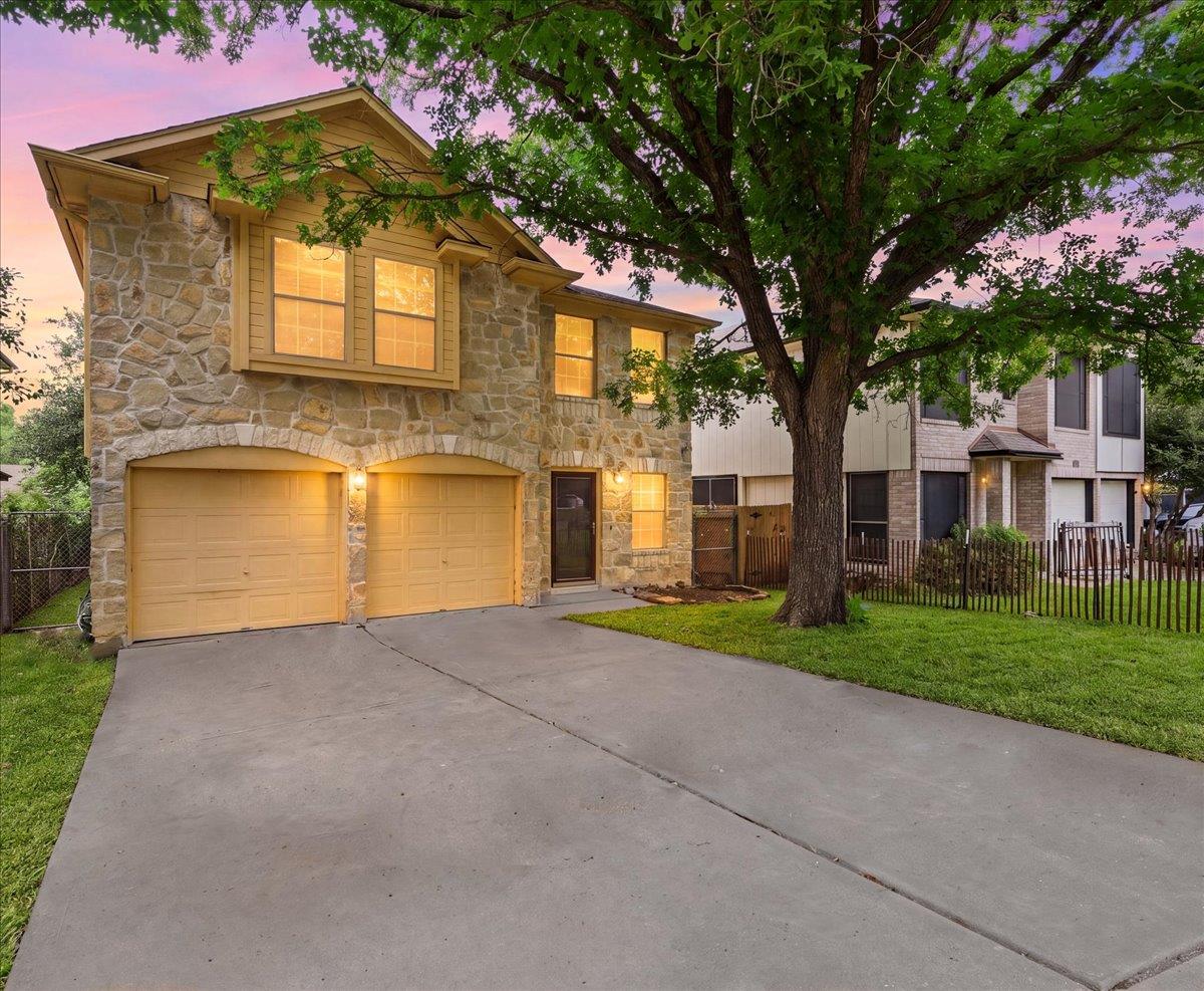 View 1421 Garden Path Dr in Greenslopes At Lakecreek Sec 10B 1421 Garden Path Dr - front exterior - Luxury home in Greenslopes At Lakecreek Sec 10B, Round Rock, TX