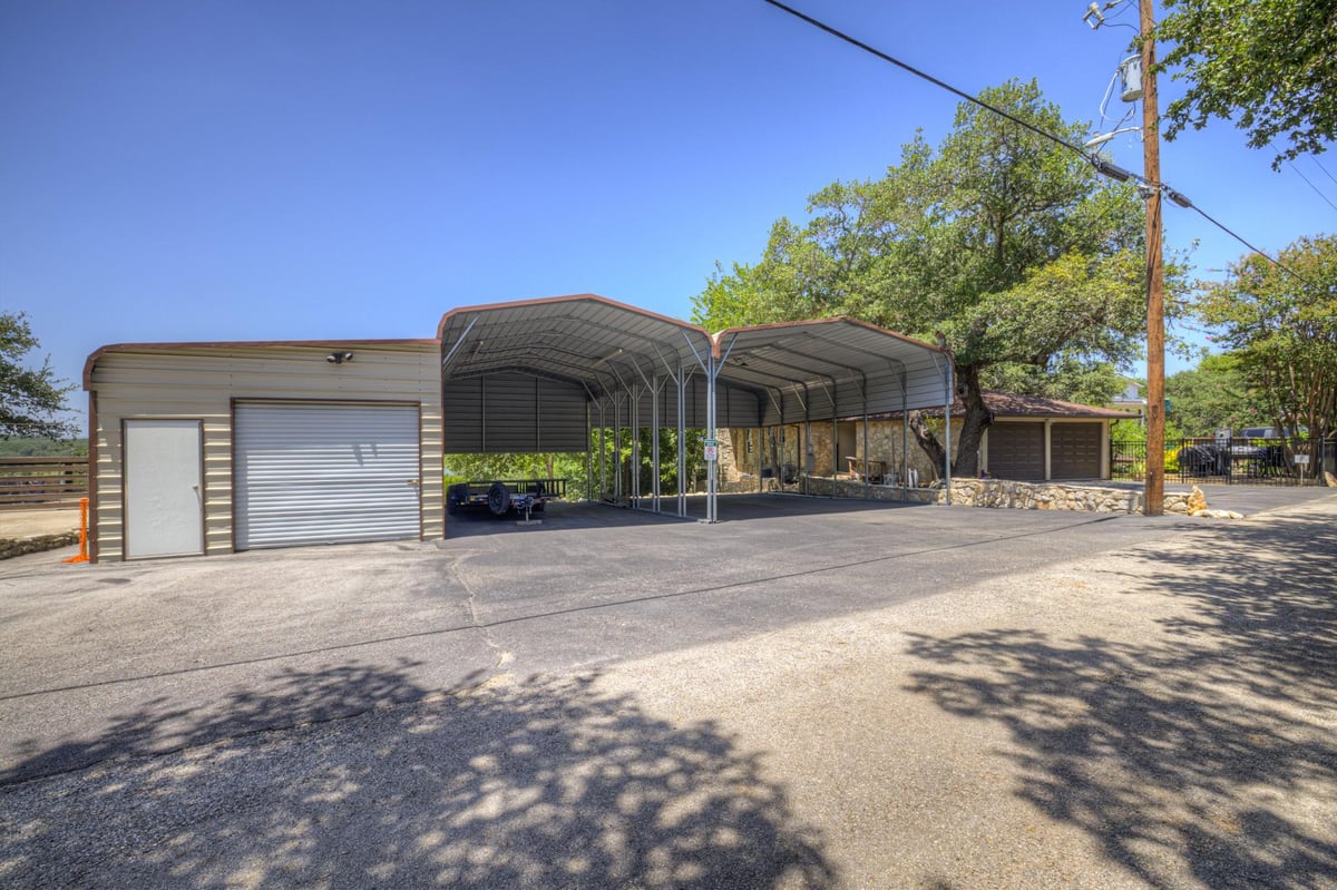 View 1422 Oakridge LN in Canyon Lake 1422 Oakridge LN - property photo 1 - Luxury home in Canyon Lake, Canyon Lake, TX