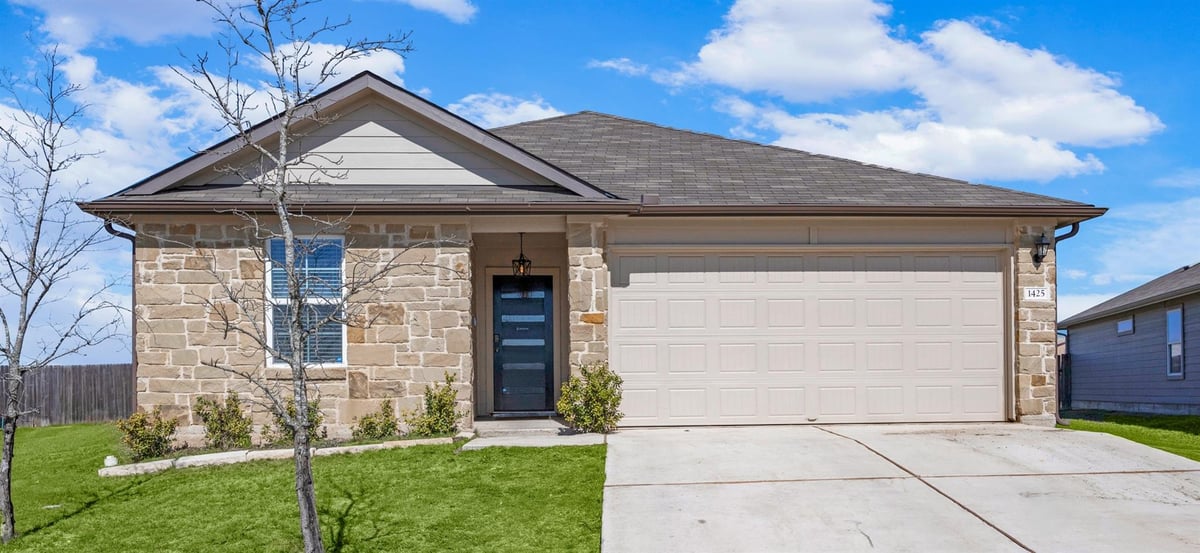 View 1425 London Way in Vintage Spgs Sub 1425 London Way - front exterior - Luxury home in Vintage Spgs Sub, Lockhart, TX