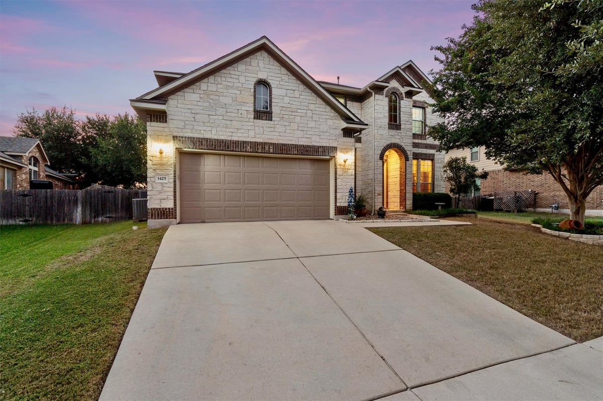 View 1425 Naranjo Dr in Georgetown Village Sec 09 Ph 01 Pud 1425 Naranjo Dr - property photo 1 - Luxury home in Georgetown Village Sec 09 Ph 01 Pud, Georgetown, TX