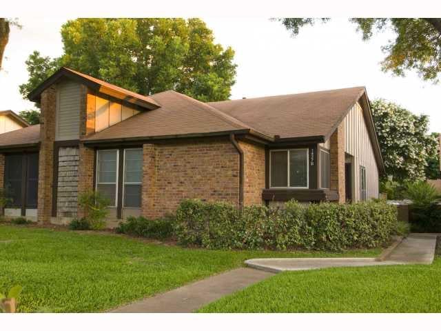 View 1427 W Braker Ln Unit #B in Gracy Meadow Condo Amd 1427 W Braker Ln Unit #B - front exterior - Luxury home in Gracy Meadow Condo Amd, Austin, TX