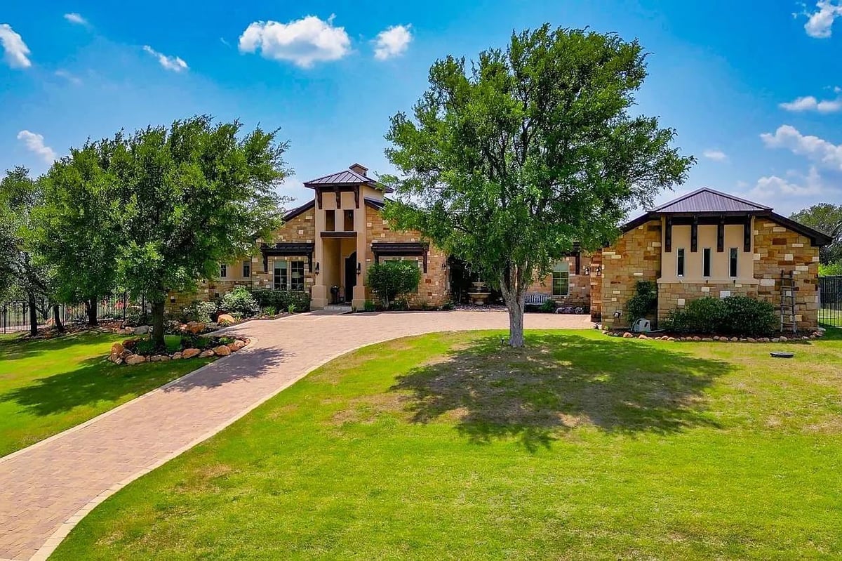 143 Westgate Loop - front exterior - Luxury home in Westgate Estates, Horseshoe Bay, TX