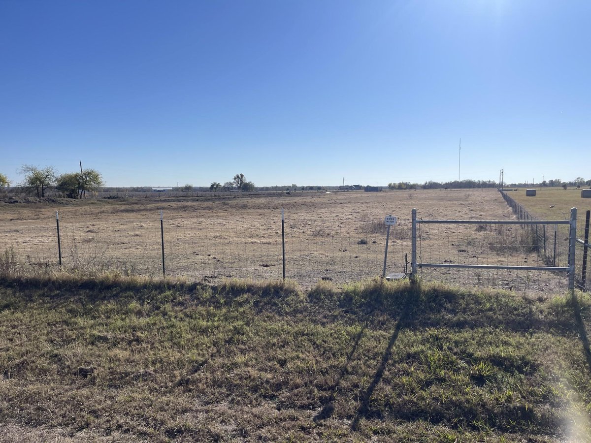 Living area at 14322 FM 619 - J West Survey, Coupland, TX