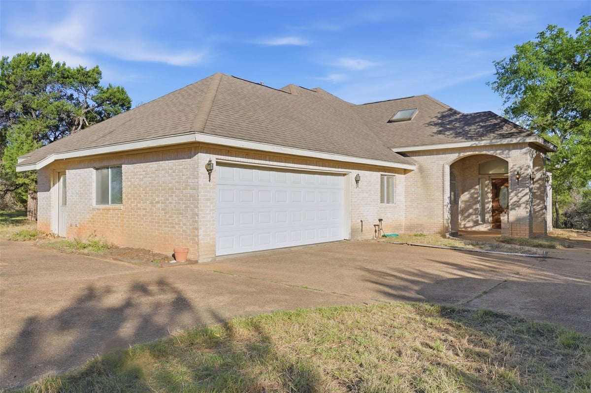 Living area at 144 Woodland Trl - 4 bed 3 bath home