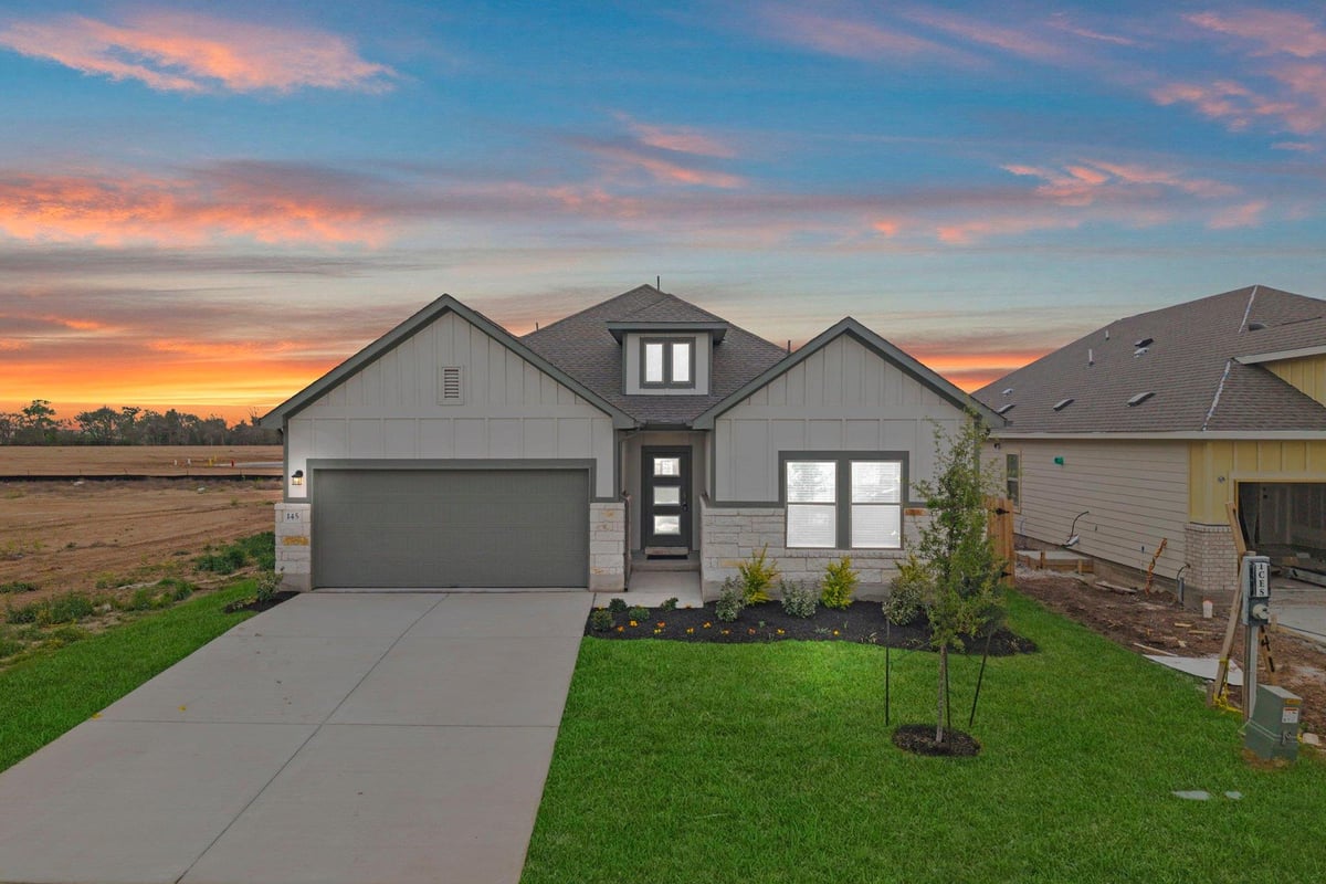 145 Ayres Horn - front exterior - Luxury home in Riverbend at Double Eagle, Cedar Creek, TX