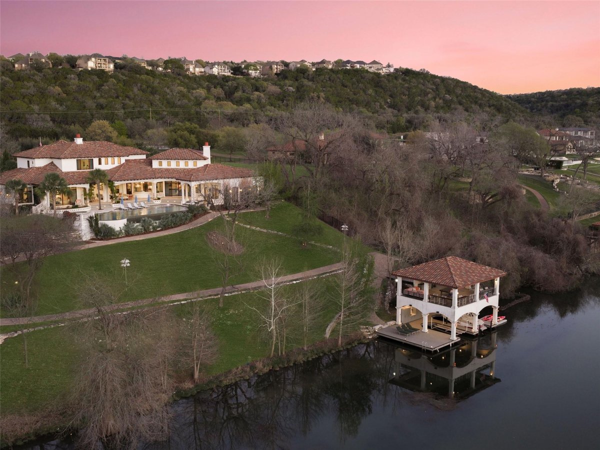 View 14500 Flat Top Ranch Rd in Steiner Ranch Ph 1 Sec 6G Residence 14500 Flat Top Ranch Rd - front exterior - Luxury home in Steiner Ranch Ph 1 Sec 6G Residence, Austin, TX