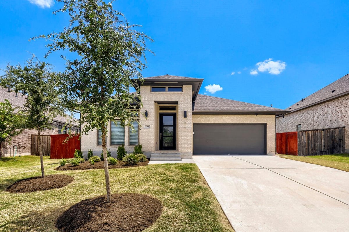 14505 Kira LN - front exterior - Luxury home in ShadowGlen, Manor, TX