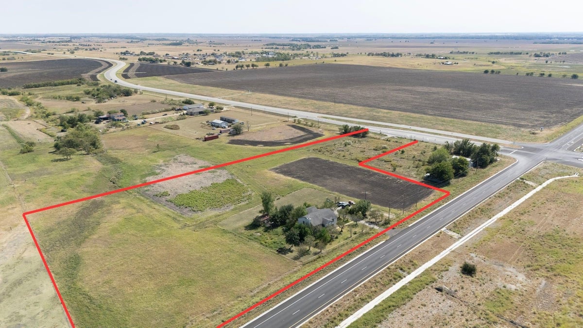 Living area at 1451 Fm 3349 Rd - NA, Taylor, TX