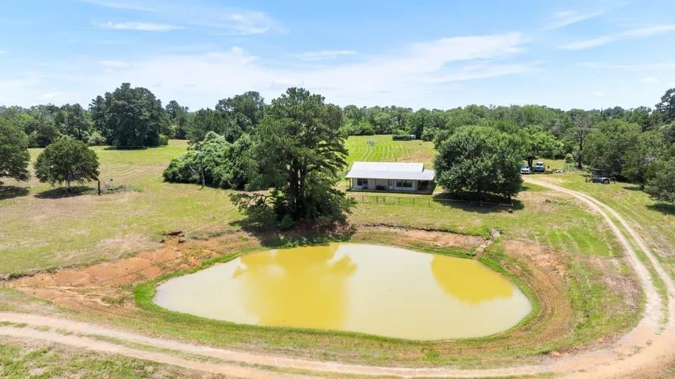 View 146 Split Oak RD in Garrett, John V L Evans 146 Split Oak RD - property photo 1 - Luxury home in Garrett, John V L Evans, Smithville, TX