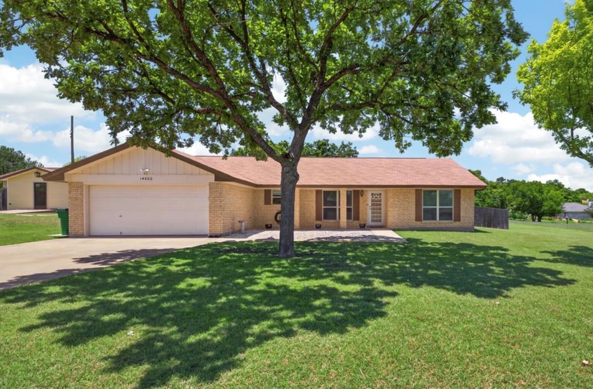 View 14600 Celestial LN in Pflugerville Estates Sec 02-A 14600 Celestial LN - front exterior - Luxury home in Pflugerville Estates Sec 02-A, Pflugerville, TX
