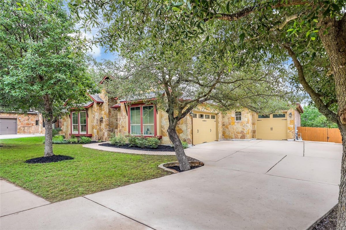 Living area at 147 Bradshaw Dr - Belterra, Austin, TX
