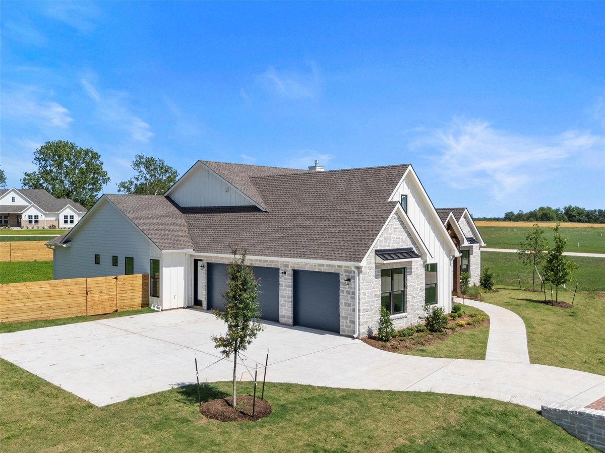 Kitchen at 147 Hydrangea Dr - 3 bed 3 bath home