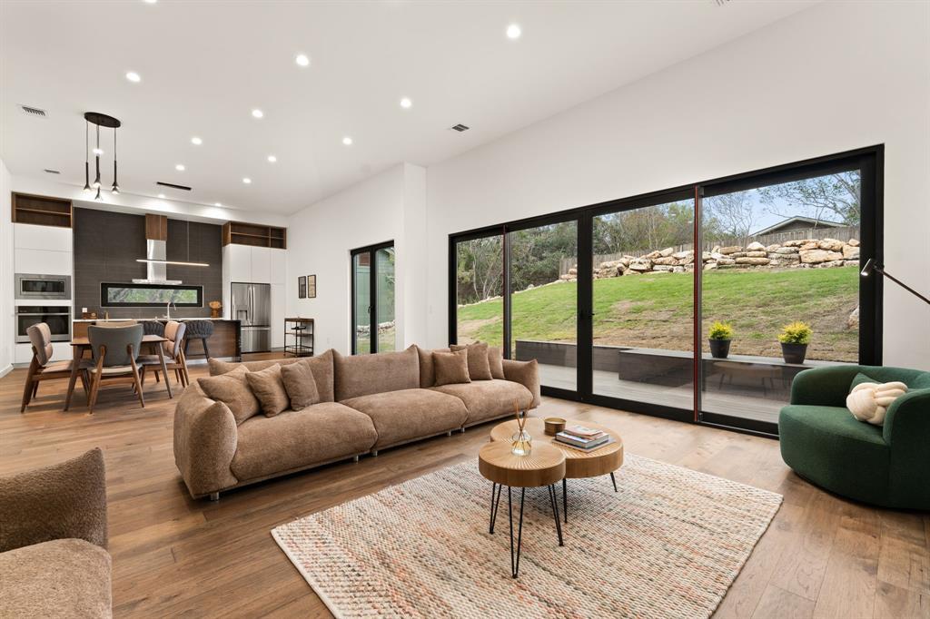 View 14707 Little Fox TRL in Apache Shores 14707 Little Fox TRL - property photo 1 - Luxury home in Apache Shores, Austin, TX