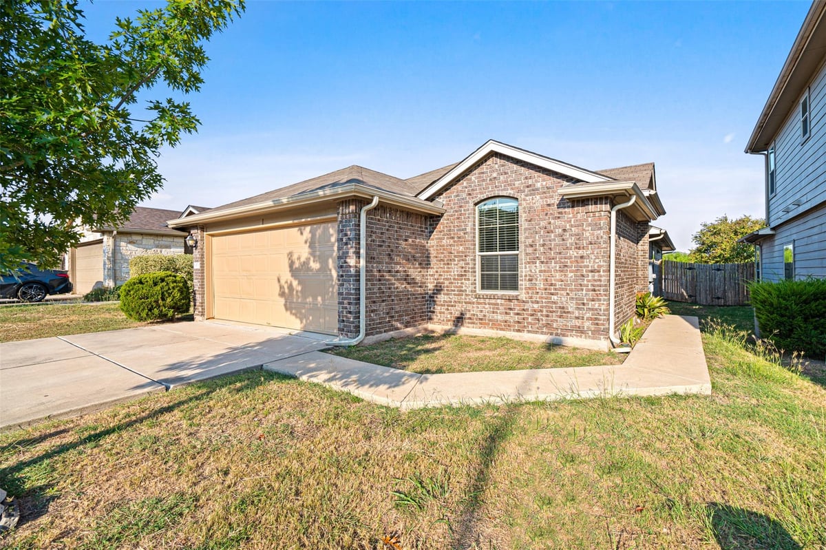 14708 Joy Lee LN - front exterior - Luxury home in Stonewater Ph 1-A, Manor, TX