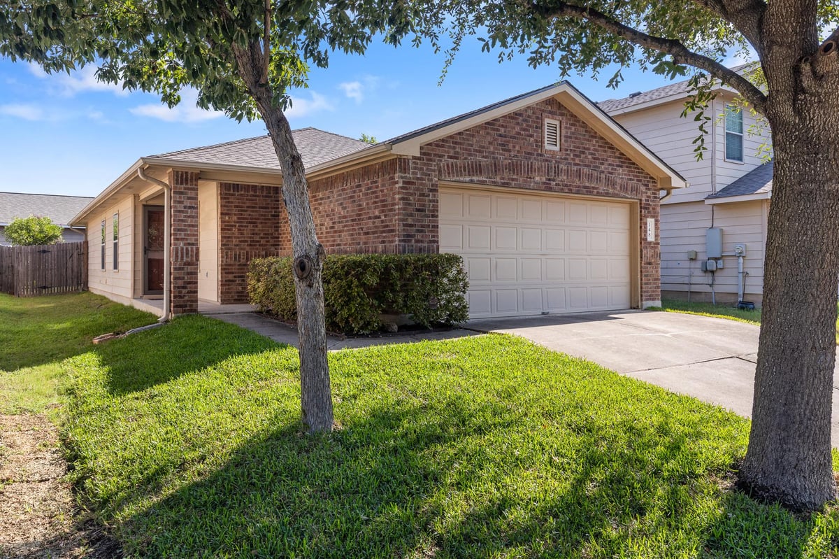 View 148 Grazing Horse LN in Ashbrook 148 Grazing Horse LN - property photo 1 - Luxury home in Ashbrook, Manchaca, TX