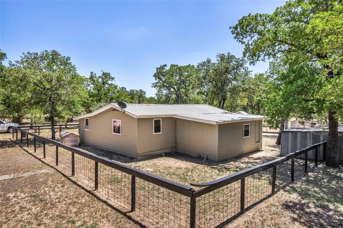 Primary bedroom at 148 Milam Ln - 3 bed 2 bath home