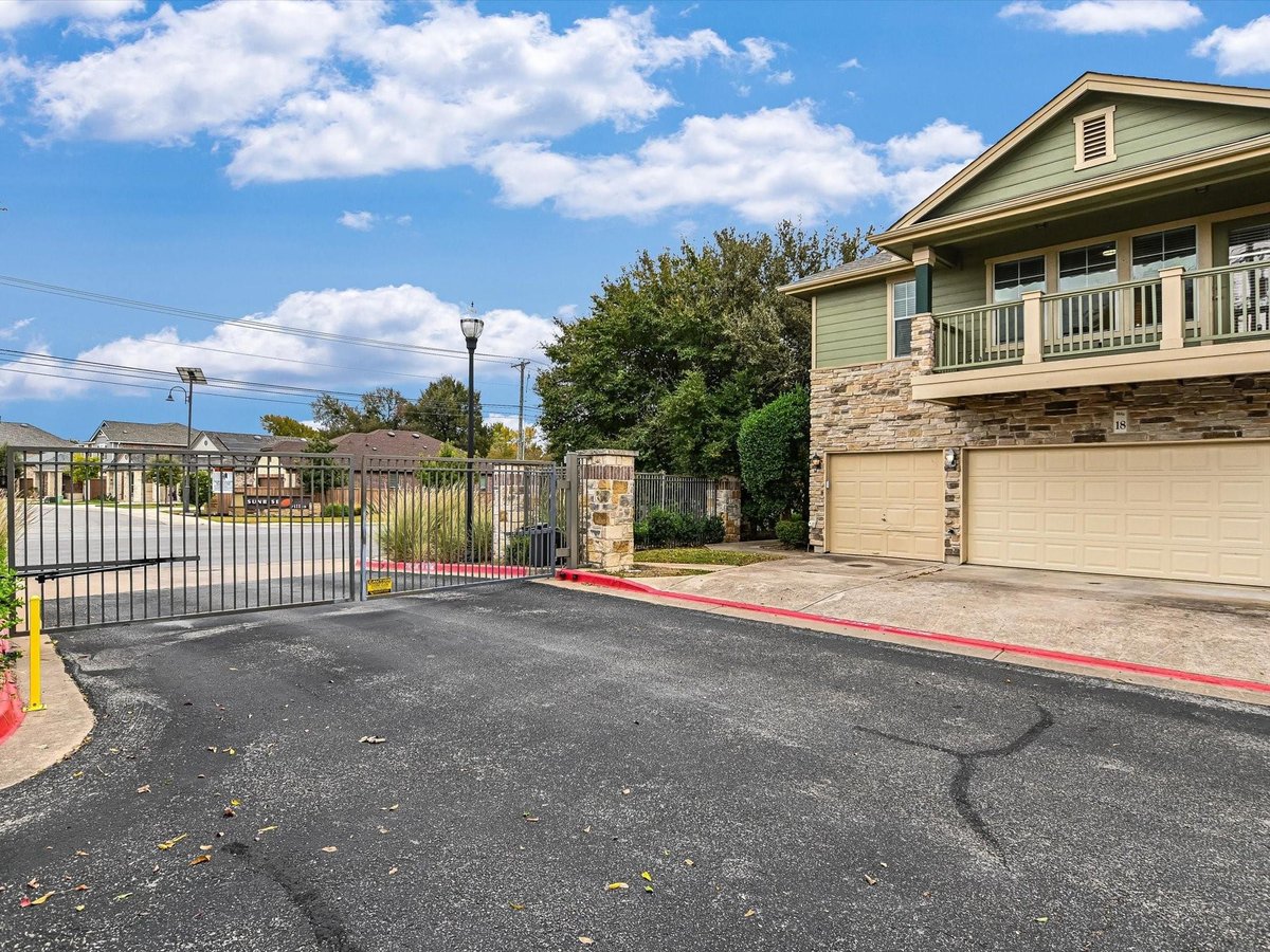 Living area at 1481 E Old Settlers Blvd Unit #1801 - 2 bed 2 bath home