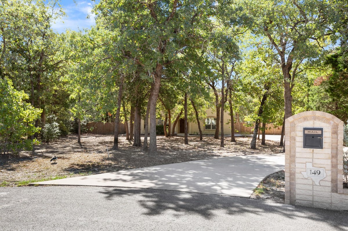 Living area at 149 Spanish Oak Trl - 4 bed 2 bath home