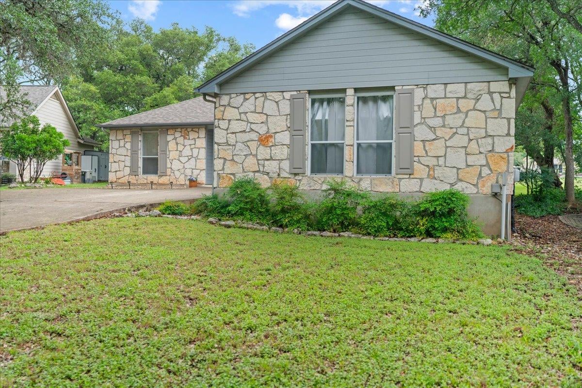 View 15 Spalding CIR in Woodcreek Sec 7 15 Spalding CIR - front exterior - Luxury home in Woodcreek Sec 7, Wimberley, TX