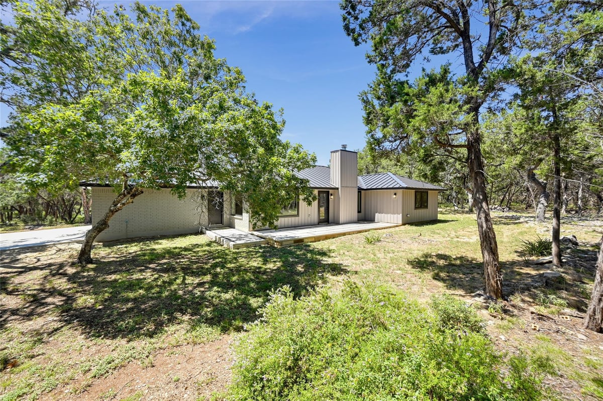 Living area at 150-151 Star Thistle Trl - 3 bed 2 bath home