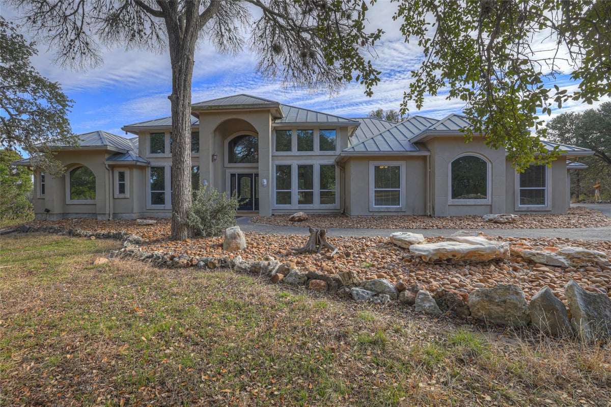Living area at 150 Hidden Holw - 4 bed 2 bath home