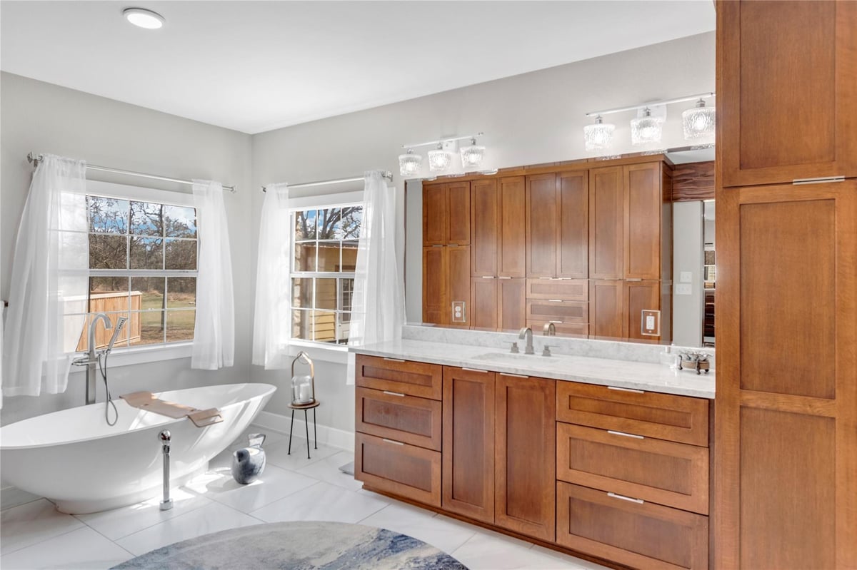 Bathroom at 150 Shady Ln - 5 bed 5 bath home