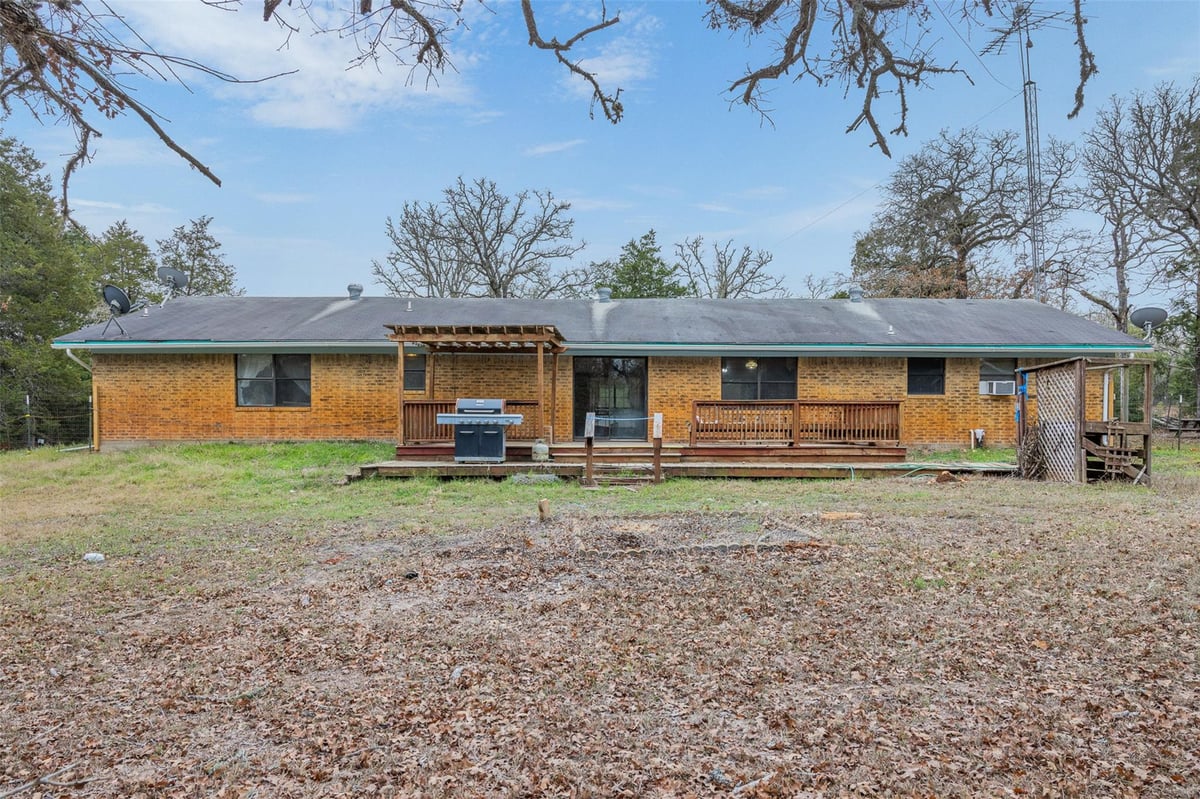 Primary bedroom at 150 Turner Ln - 3 bed 3 bath home