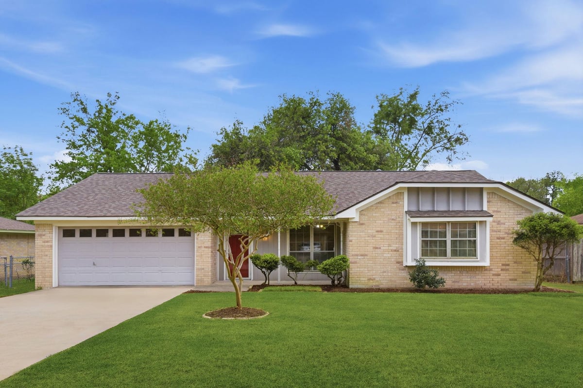 View 1500 Austin Ave in Southwood Valley Ph 1 1500 Austin Ave - front exterior - Luxury home in Southwood Valley Ph 1, College Station, TX