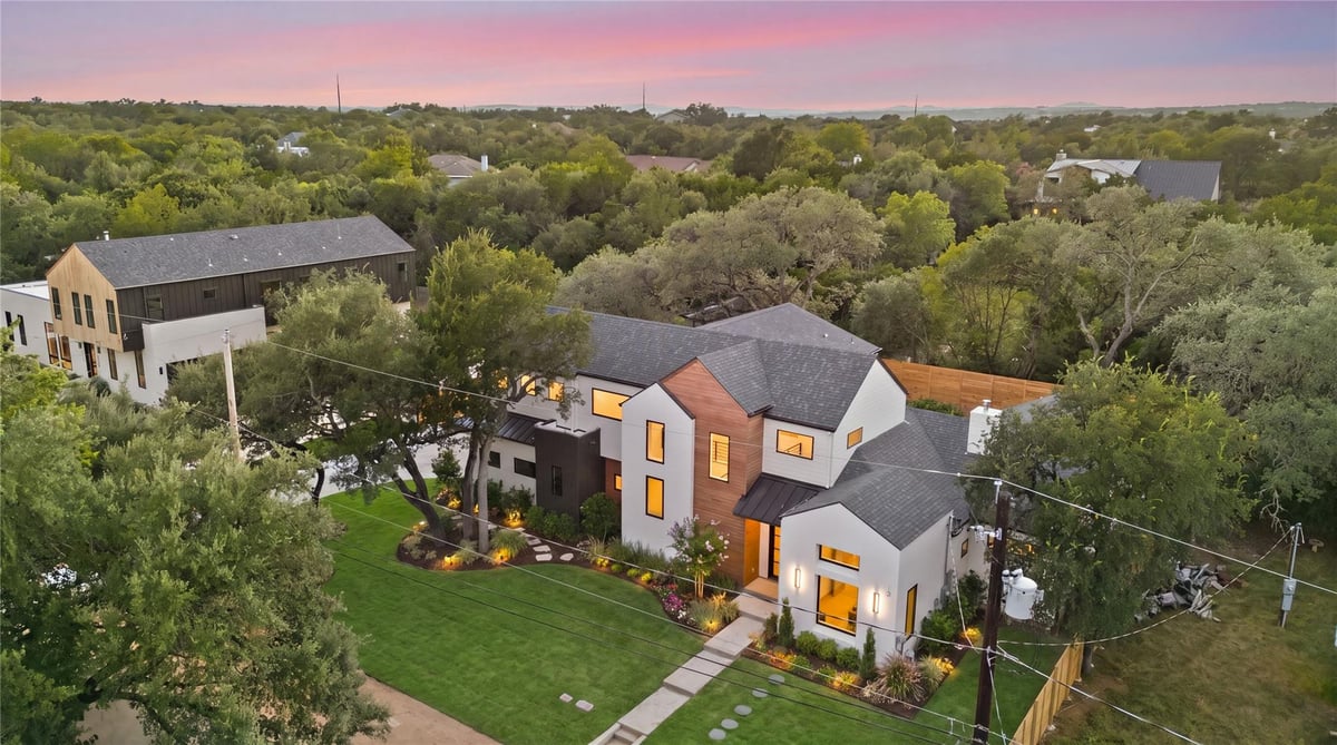 View 1500 Lipan TRL in Austin Lake Hills Sec 01 1500 Lipan TRL - property photo 1 - Luxury home in Austin Lake Hills Sec 01, Austin, TX